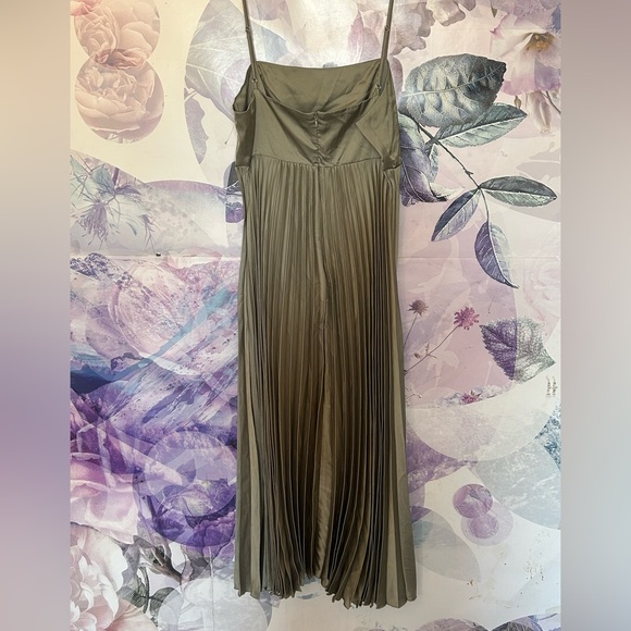 Petal & Pup Keegan Pleated Satin Dress - Picture 3 of 4